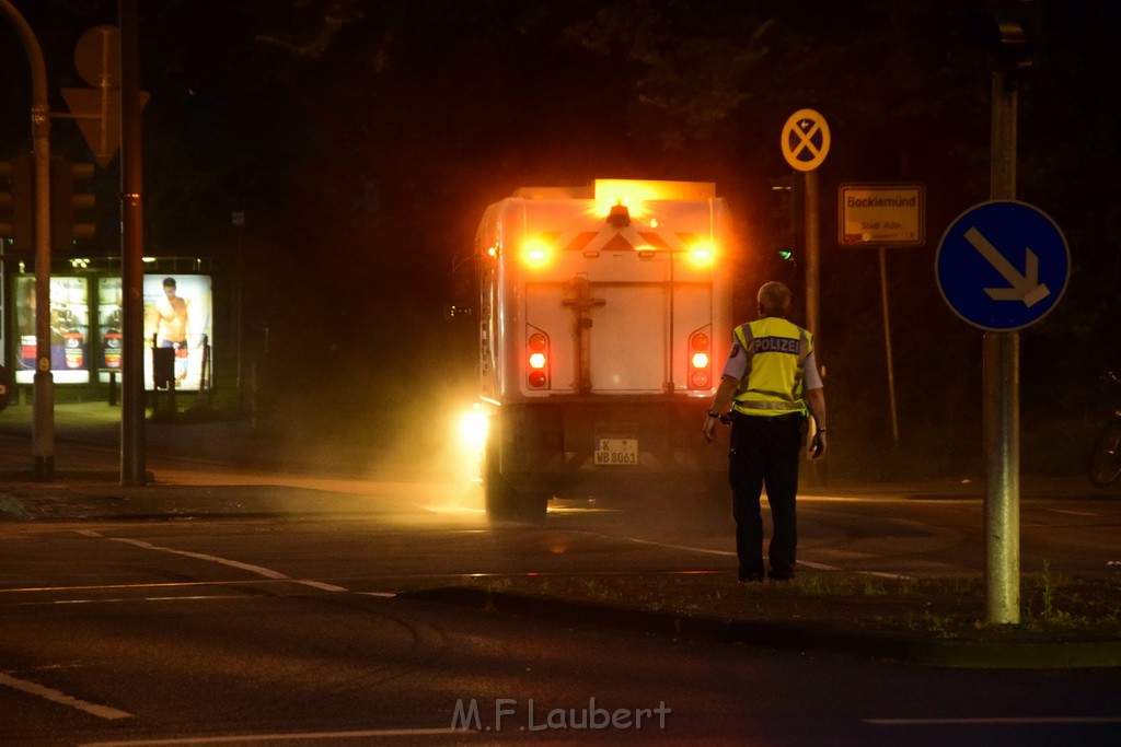 TLF 4 umgestuerzt Koeln Bocklemuend Ollenhauer Ring Militaerringstr P215.JPG - Miklos Laubert